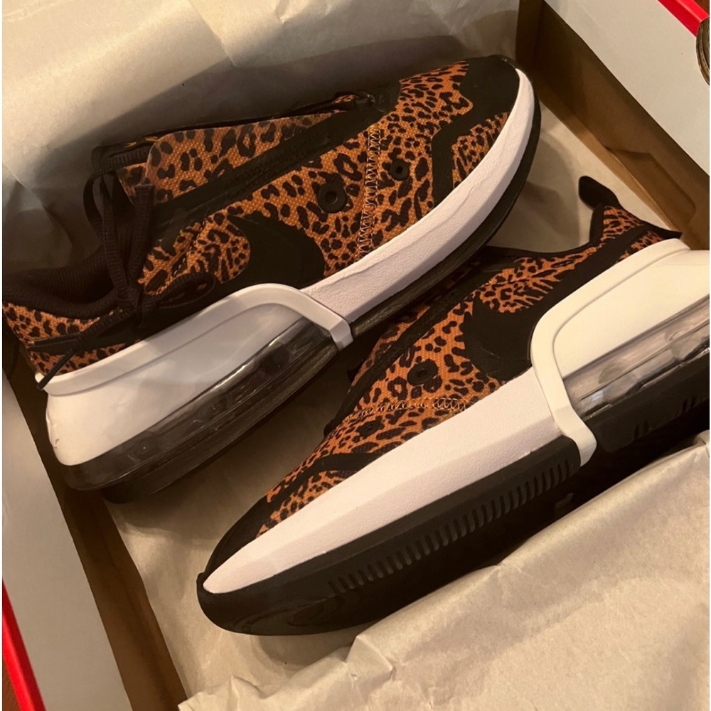 VHTF NIB  women’s nike air max ups. size 7.5. cheetah print.